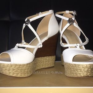 Micheal Kors wedges!!! Comes with the box!!!